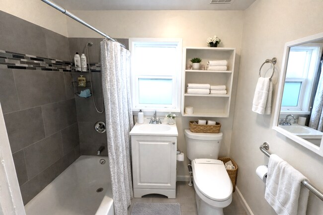 Building Photo - 1522