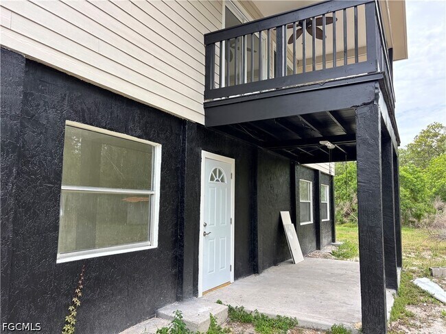 Building Photo - 2150 Panama Ave