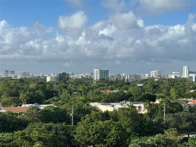 Building Photo - 2475 Brickell Ave