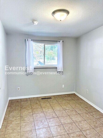 Building Photo - 621 W Prospect Rd