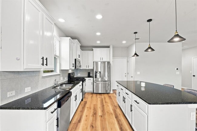 Building Photo - 241 Eagle Brook Ln