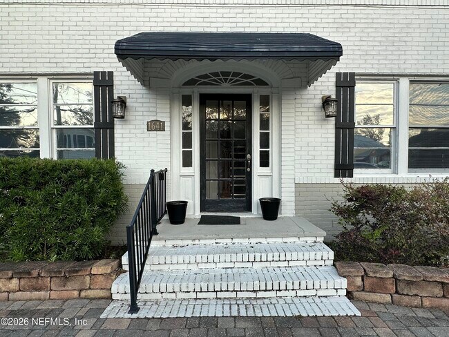 Building Photo - 1641 Larue Ave