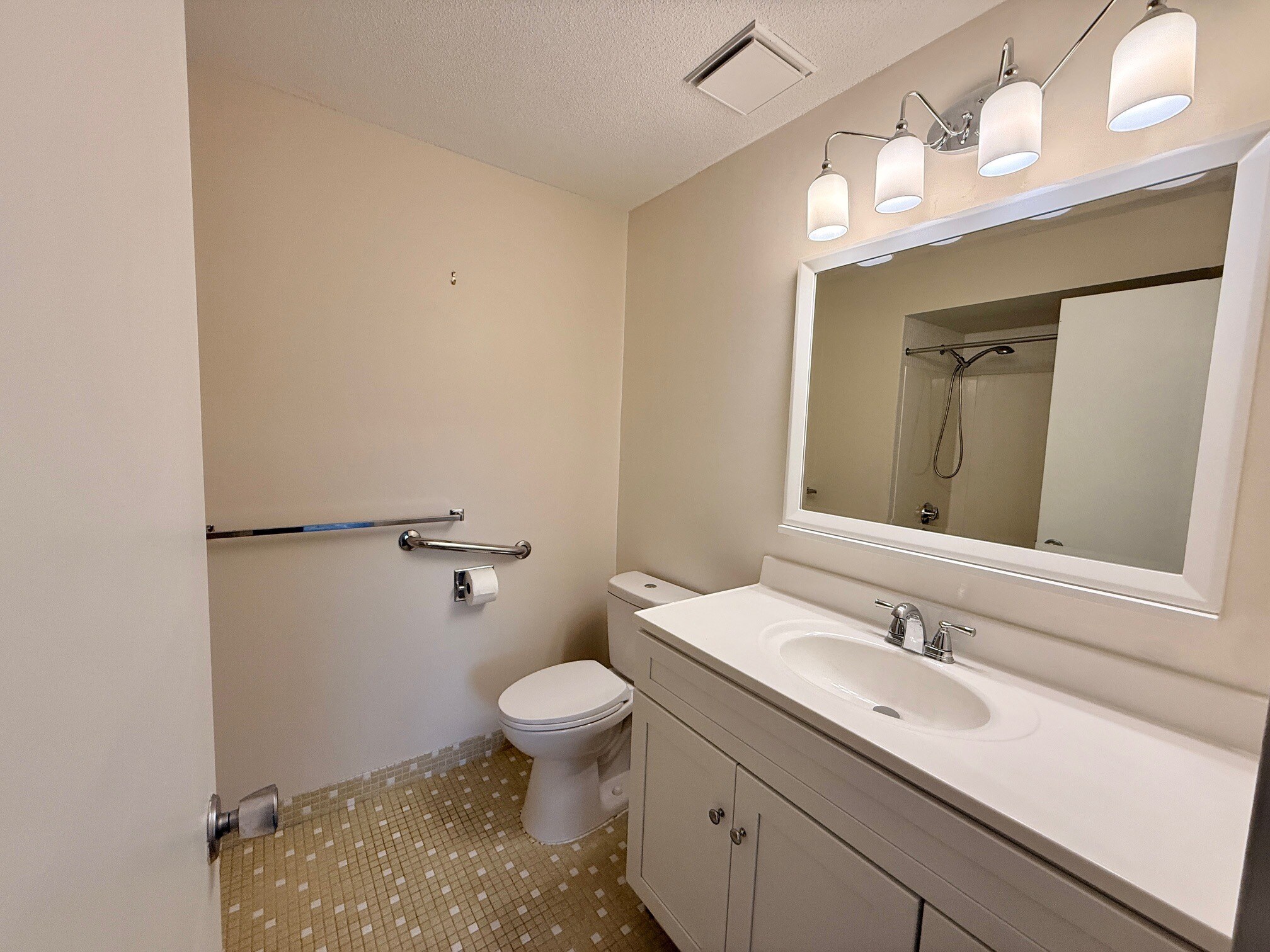 Building Photo - 1006 Paradise Rd