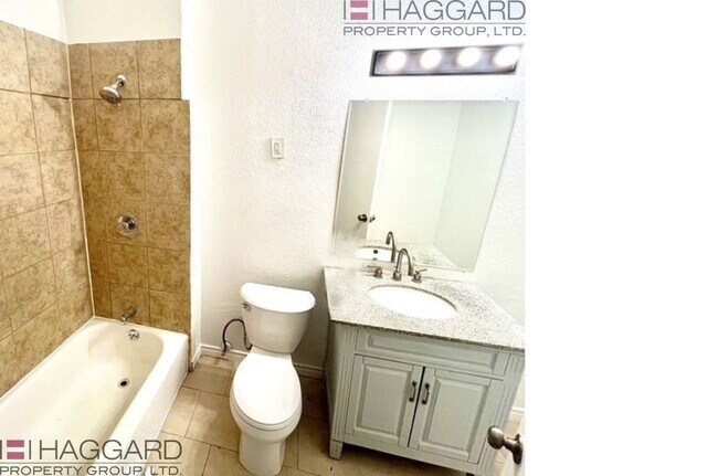 Building Photo - Walking Distance to the Stockyards!