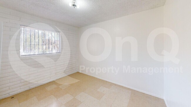 Building Photo - 872 W Glenn St