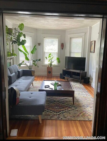 Building Photo - 225 Walnut Ave