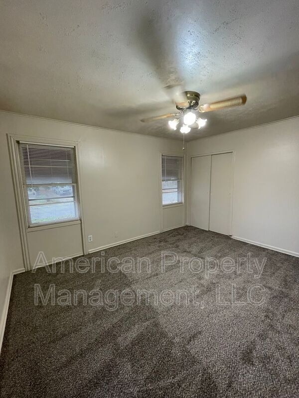 Building Photo - 2505 S Quebec Ave