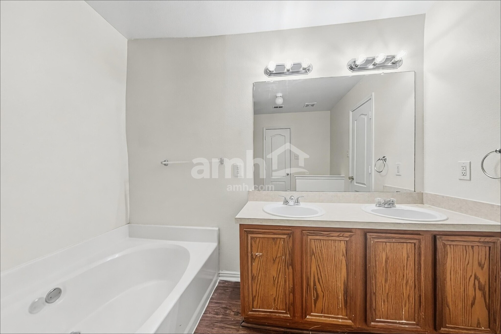 Building Photo - 923 Plumeria Dr