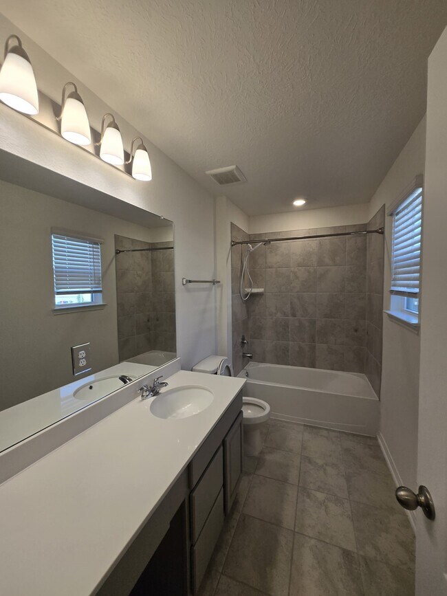 Building Photo - 25223 Sierra Mnr Ct