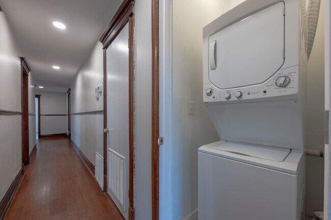 Building Photo - Spacious, Renovated 3 Bedroom 1 Bathroom