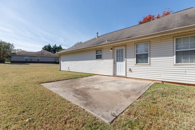 Building Photo - 323 Willow Oak Dr