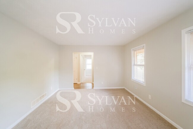 Building Photo - Cute, cozy and comfortable