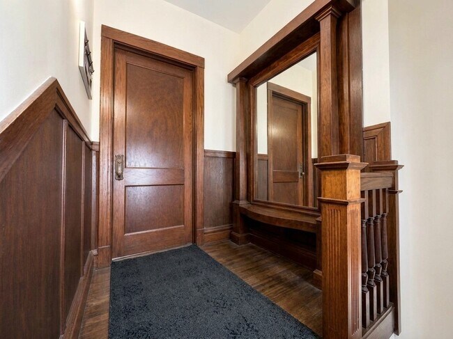 Building Photo - 1458 W Olive Ave