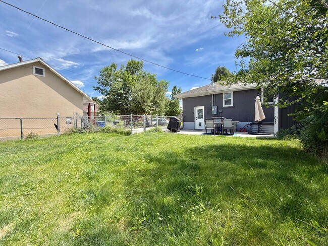 Building Photo - Updated 4-Bedroom Home in Salt Lake City!