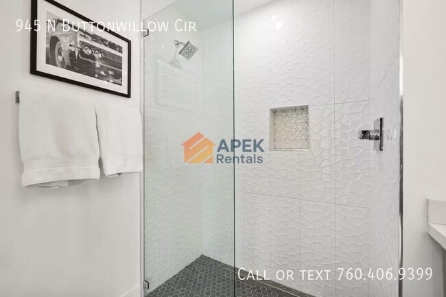 Building Photo - 945 N Buttonwillow Cir