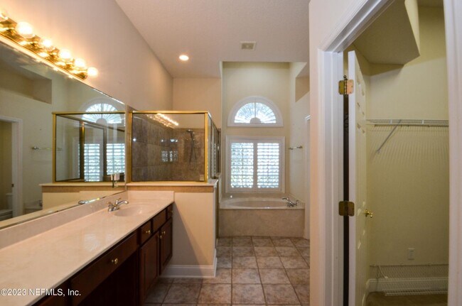 Building Photo - 11712 Blackstone River Dr