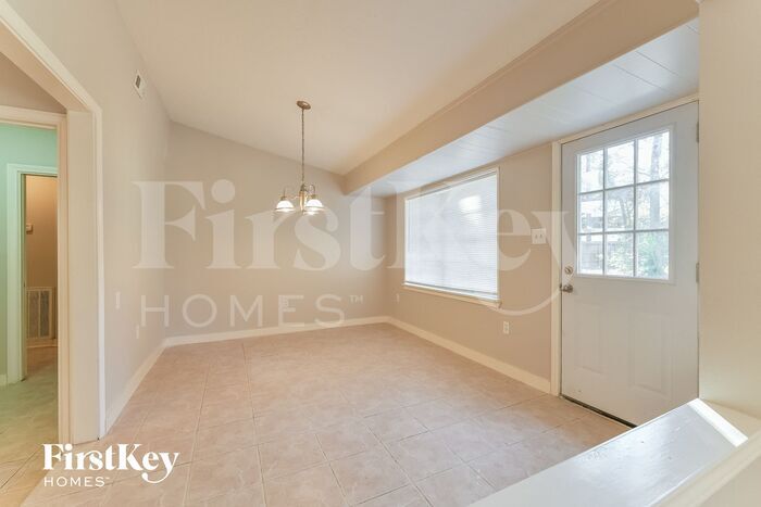 Building Photo - 214 Oakwood Dr