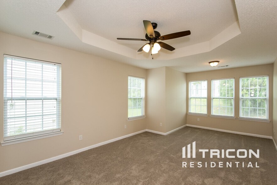 Building Photo - 4991 Larkspur Ln