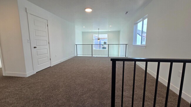 Building Photo - 1005 N 3620 W