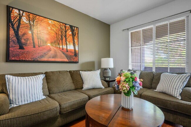 Building Photo - "Chic 1-Bedroom Oasis in Prime Las Vegas Location – 813 Sq. Ft. of Comfort!"