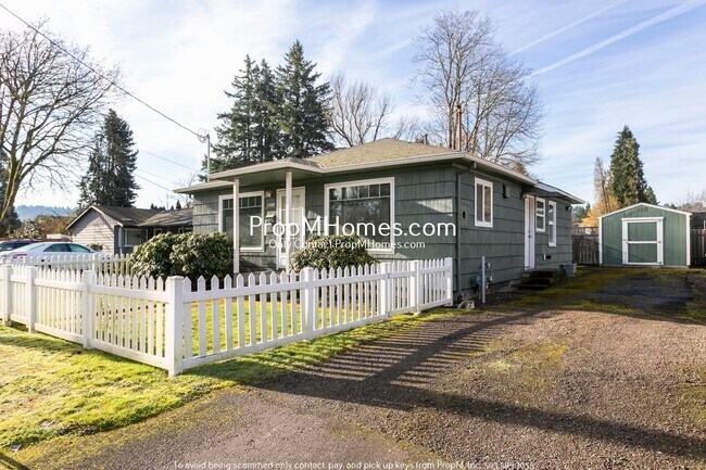 Building Photo - Cozy Two Bedroom Home in Willamette on a Massive Lot!