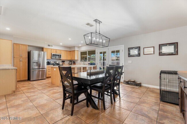 Building Photo - 2116 W Garden Dr