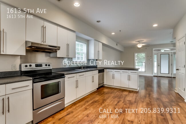 Building Photo - 1613 5th Ave