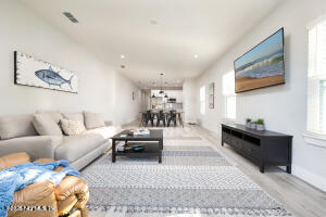 Building Photo - 817 7th Ave N