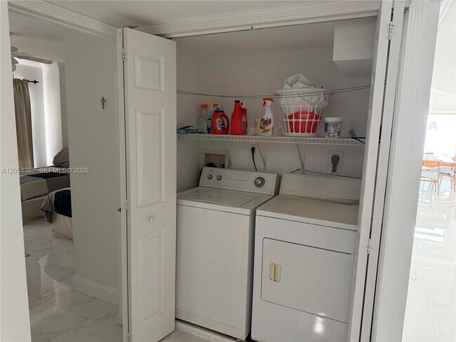 Building Photo - 3850 Galt Ocean Dr