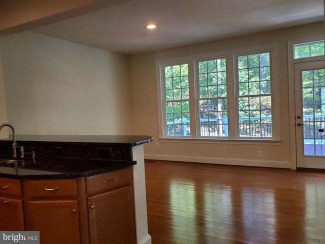 Building Photo - 411 Greenebaum Ln