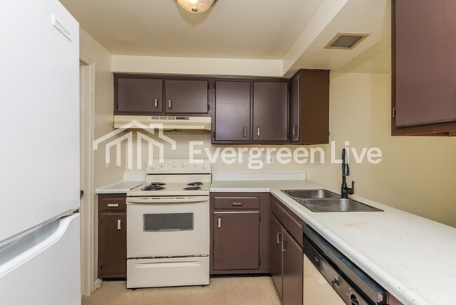 Building Photo - 7761 Mt Hood