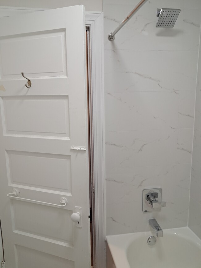 Building Photo - 941 Sargent Ave