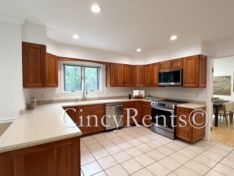 Building Photo - 7716 Creekwood Ln