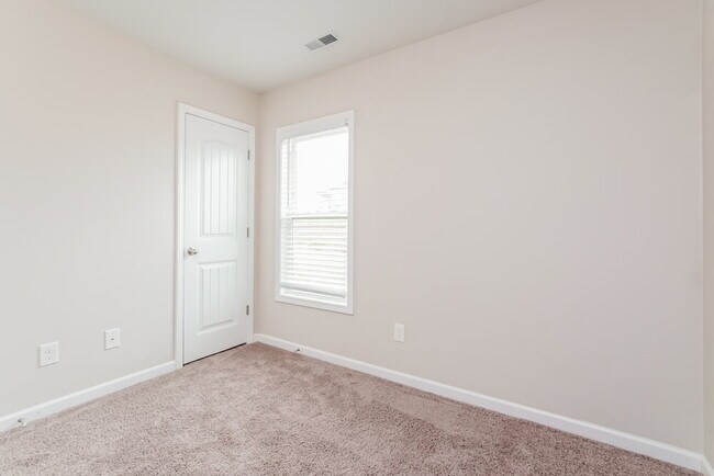 Building Photo - 156 Jade St
