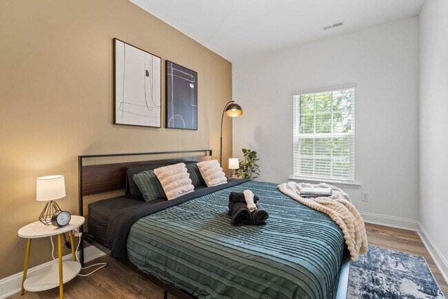 Building Photo - 8021 Brightside Dr