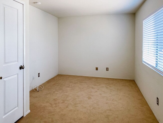 Building Photo - Stunning Two-Story 3 Bedroom, 2.5 Bath Hom...