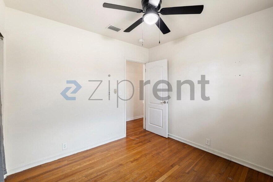 Building Photo - Unit