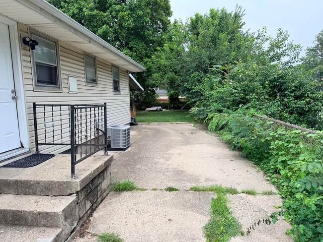 Building Photo - 796 S Ashburton Rd