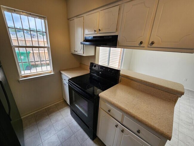 Building Photo - 3250 Strawberry Ln