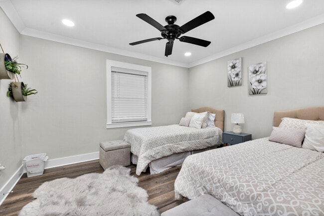 Building Photo - Furnished Duplex - Unit A