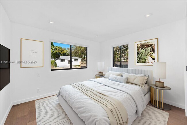 Building Photo - 120 NE 49th St