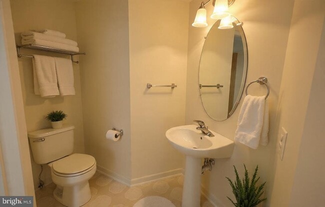 Building Photo - 45460 Conductor Terrace