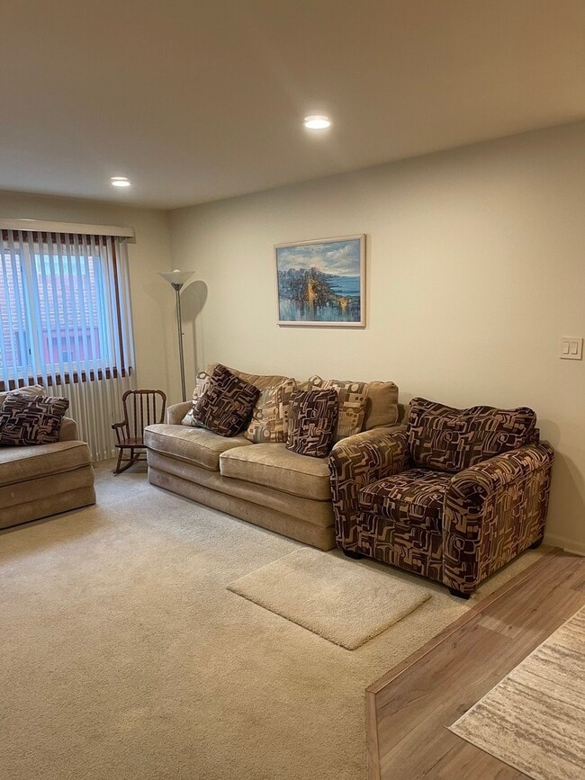 Building Photo - 8326 Christiana Ave