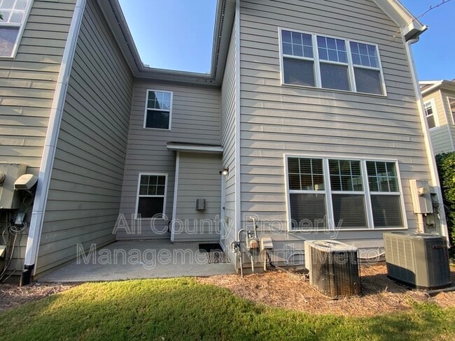 Building Photo - 2875 Cross Creek Dr
