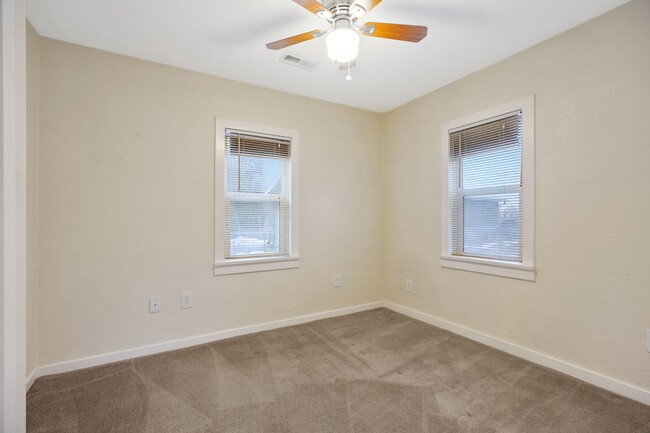 Building Photo - Great townhome near downtown Spokane