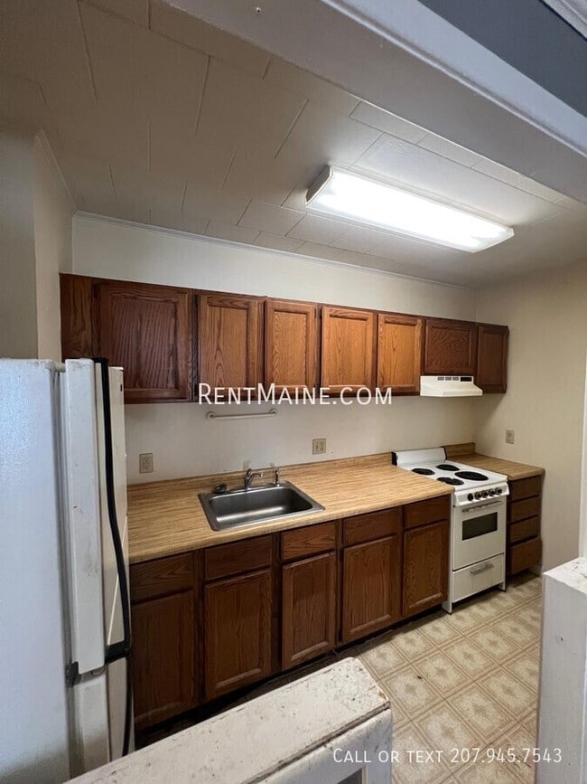 Building Photo - 142 Pine St