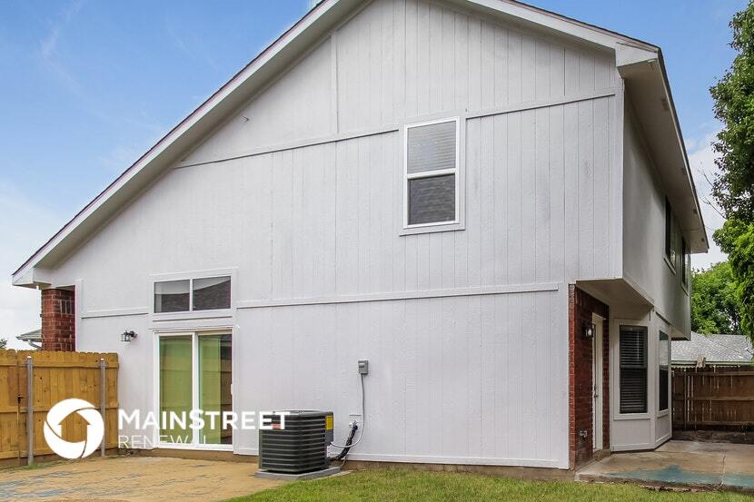 Building Photo - 6856 Driffield Cir E