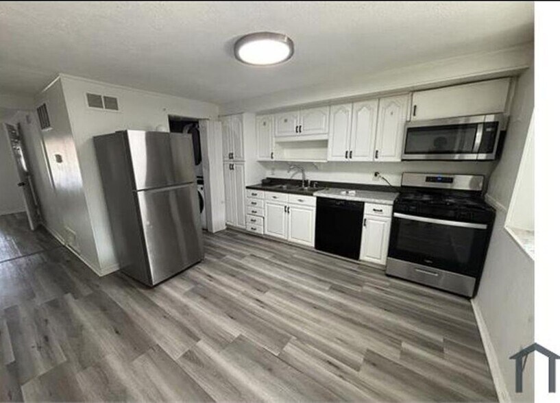 Building Photo - 7860 St Bridget Ln