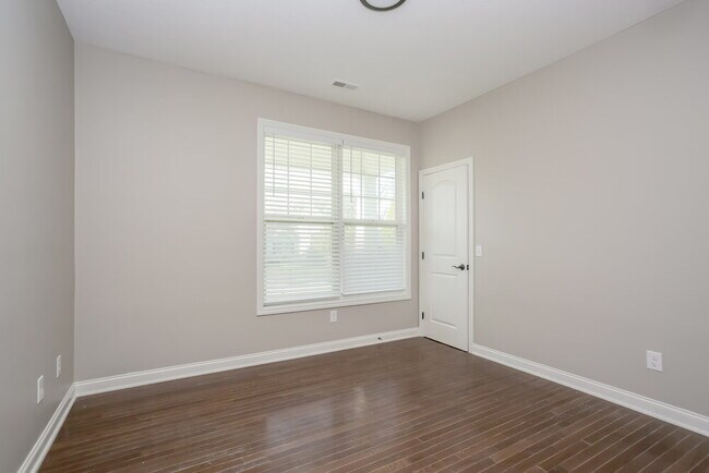 Building Photo - 7172 Serenoa Dr