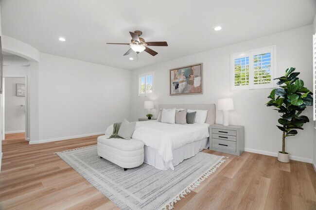 Building Photo - BRIGHT, OPEN RESIDENCE IN RIVERMARK HOME WITH EXCELLENT LAYOUT